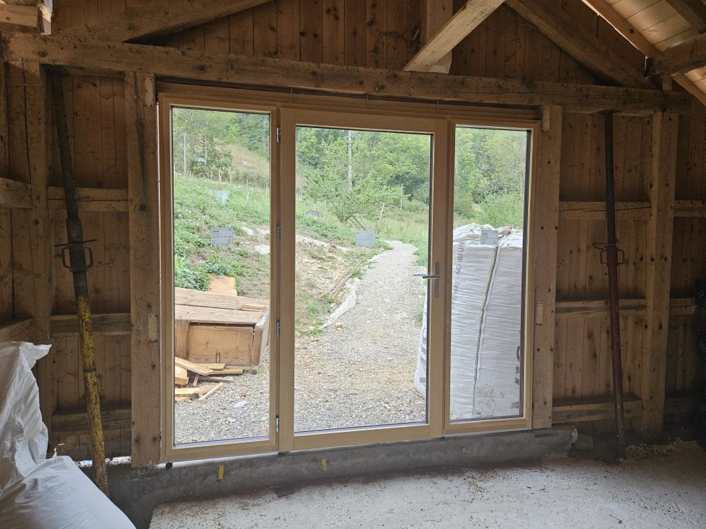 Baie vitrée et porte d'entrée vitrée triple vitrage bois/alu