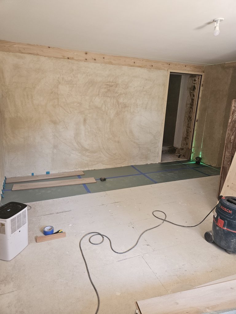 pose de l'isolant phonique parquet flottant