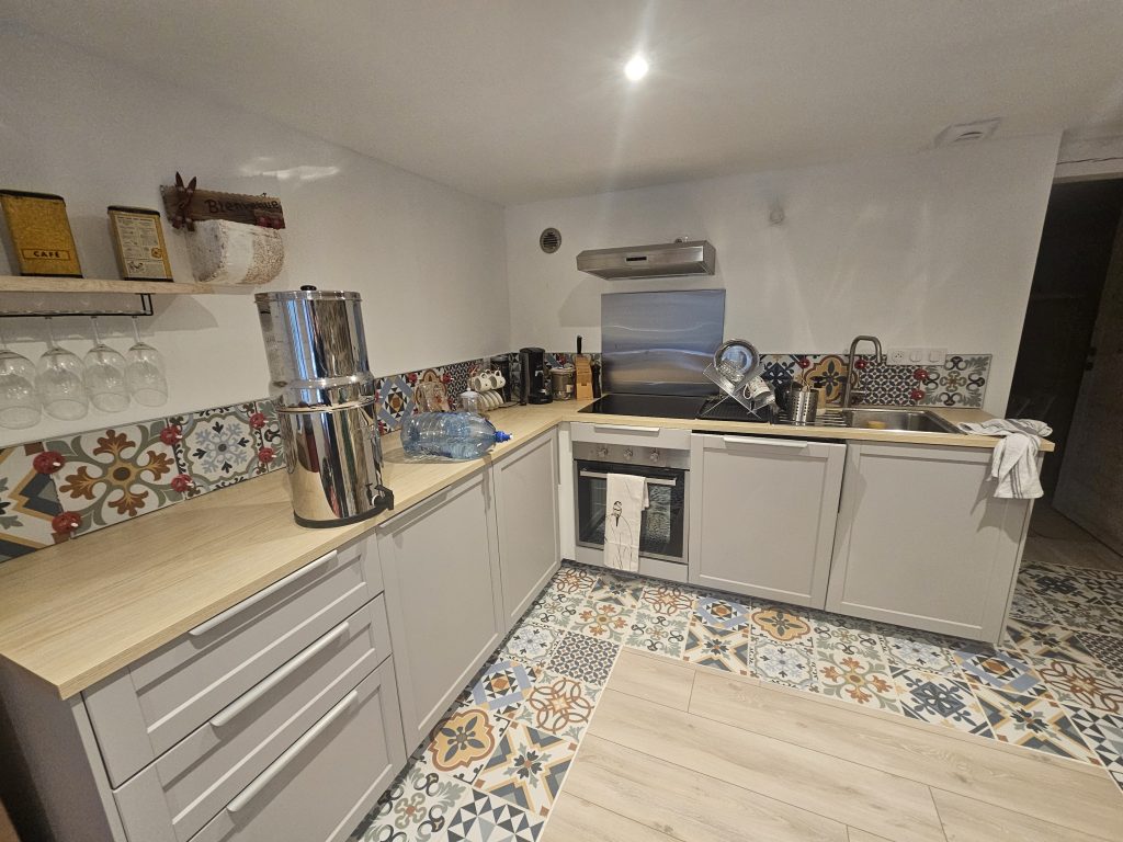 carrelage imitation carreau de ciment avec parquet collé au centre