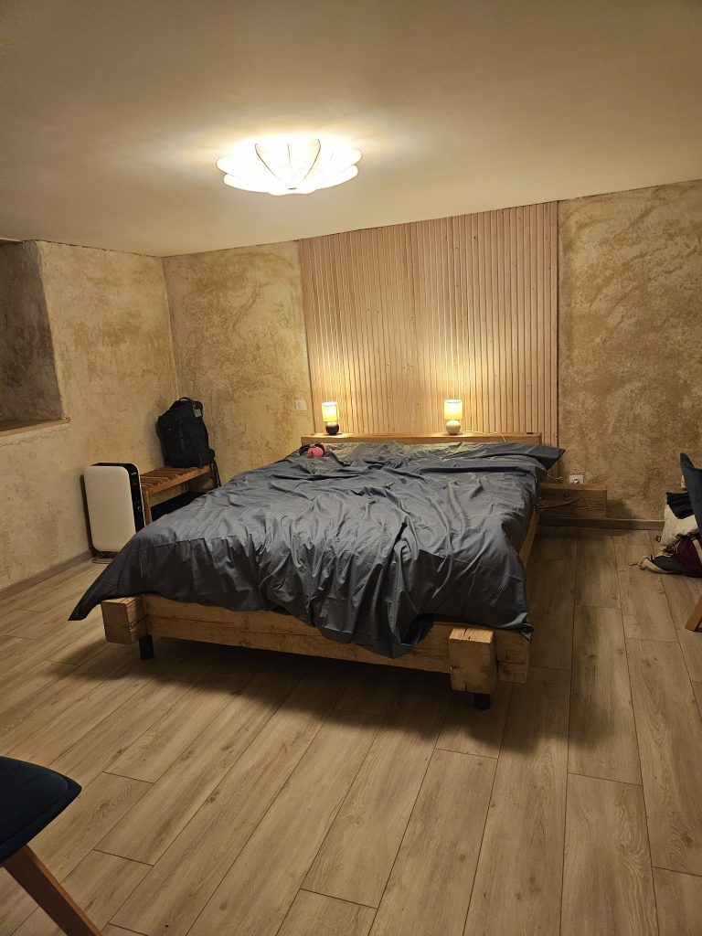 Chambre réconfortante en montagne dans le jura