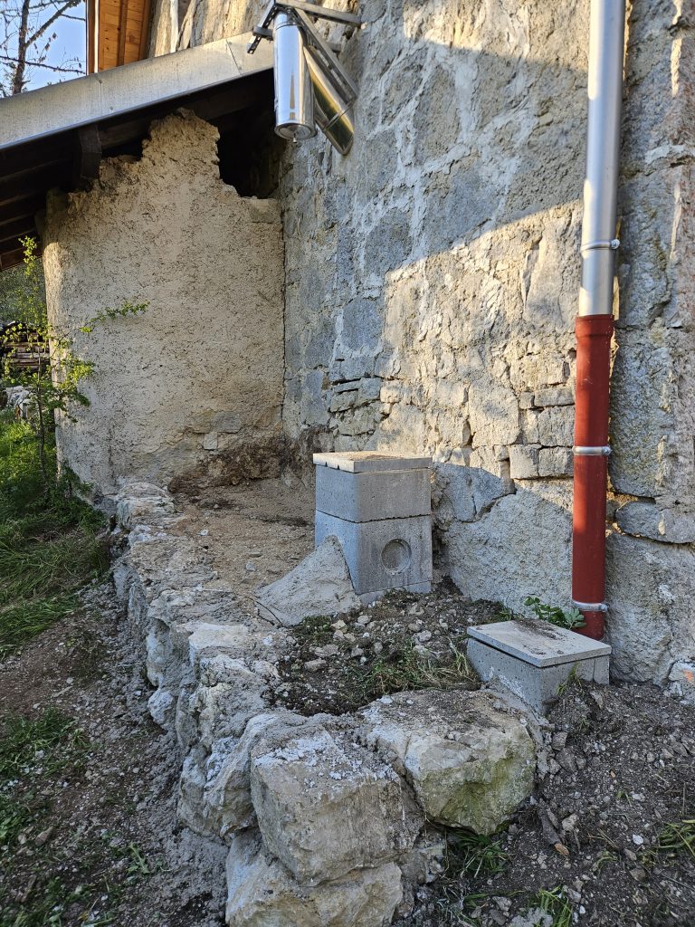 Muret de soutènement en pierre calcaire