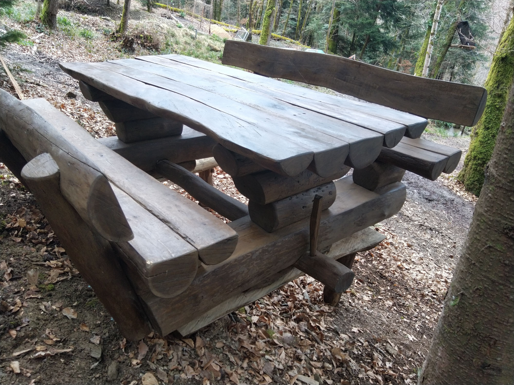 Table en bois ronds (fuste de chêne)