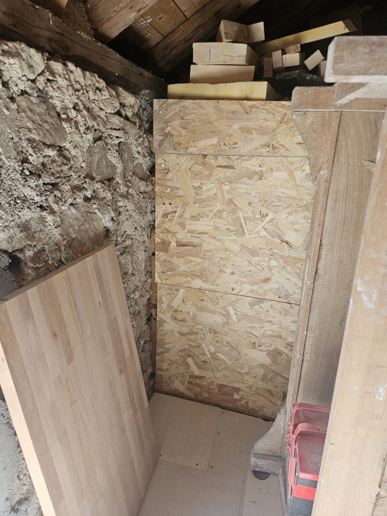 fermeture ancienne porte de grange avec de l'osb