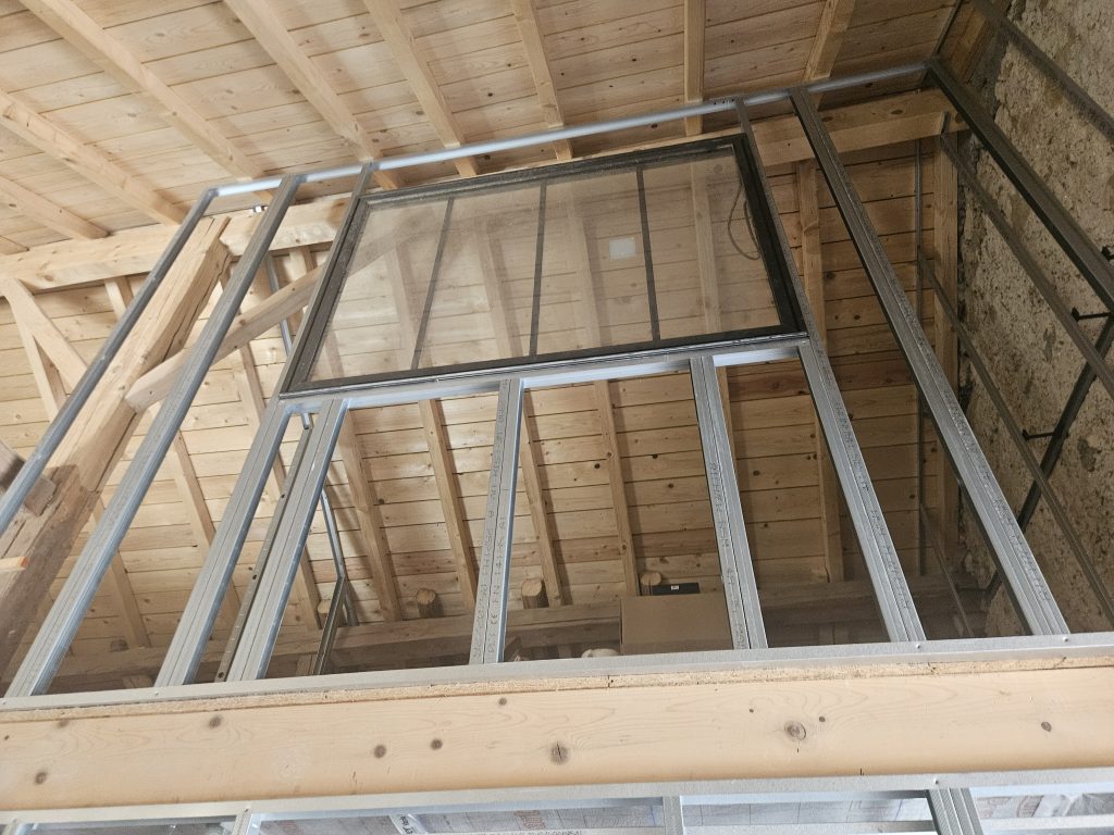 pose raille placo avec fenêtre fixe intérieure