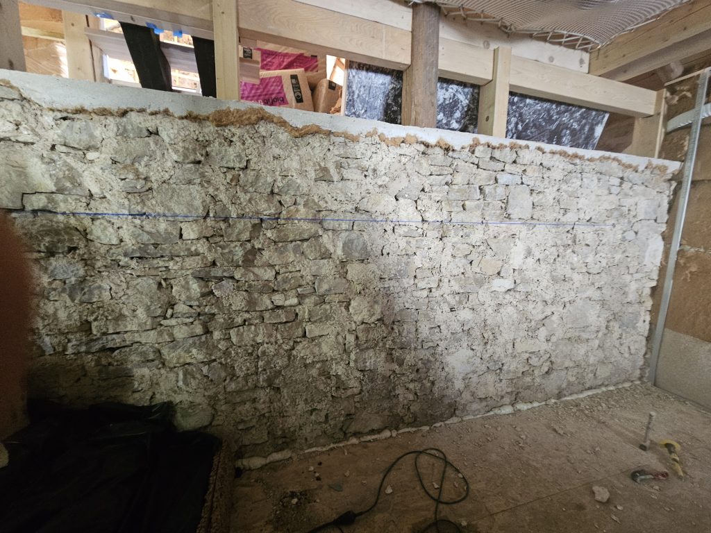 piquetage mur en pierres 